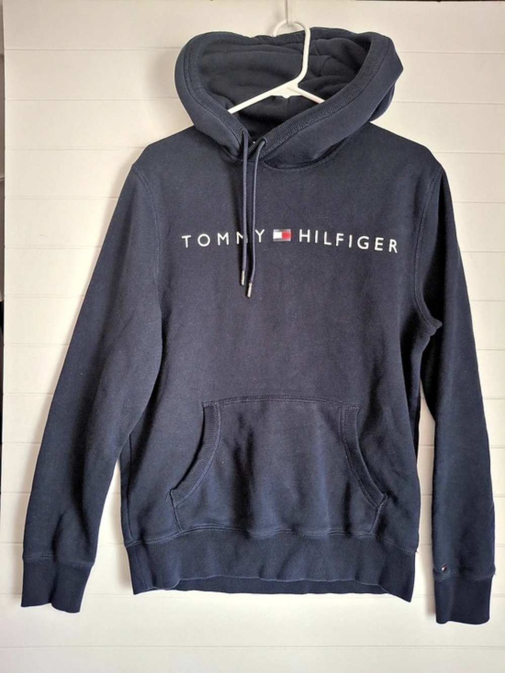 Tommy Hilfiger Men's Logo Pullover Fleece Hoodie Black Medium